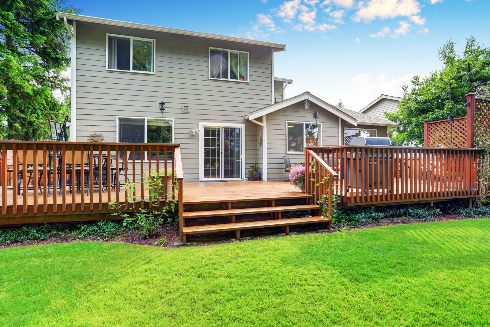 4 Common Mistakes Homeowners Make with DIY Deck Building Image