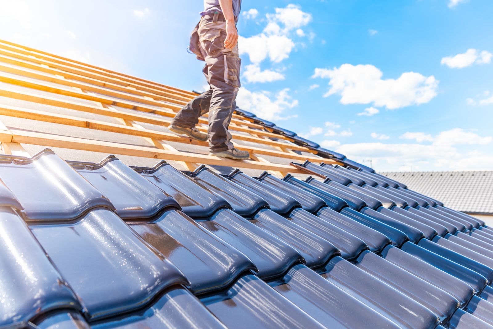 The Ultimate Guide to Choosing the Right Roofing Material for Your Climate Image